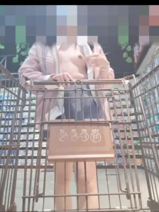 就这样穿着衣服逛逛超市